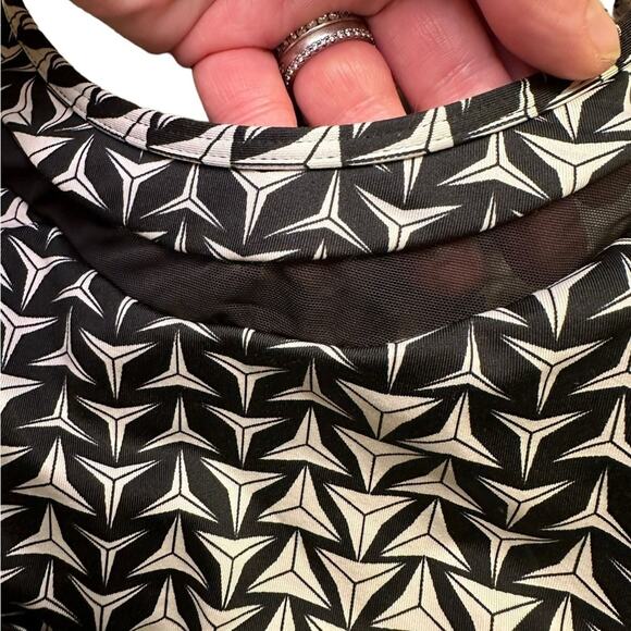 Victoria’s Secret Sports Bra Black and White Size Small Activewear Strappy Back - Picture 2 of 4